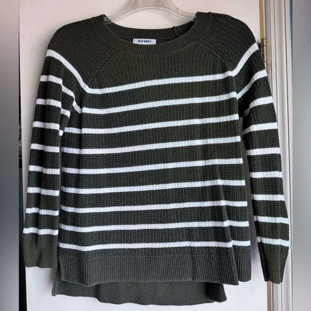Old Navy Women's Green and White Striped Sweater